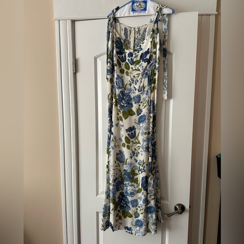 REFORMATION BLUE AND WHITE FLORAL JASEN DRESS - Picture 2 of 6